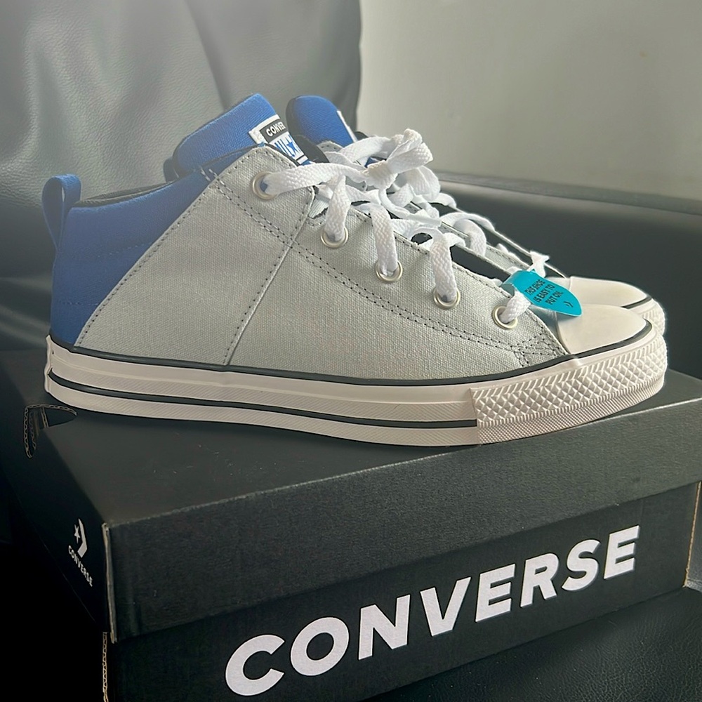 NWT Converse mid top sneakers